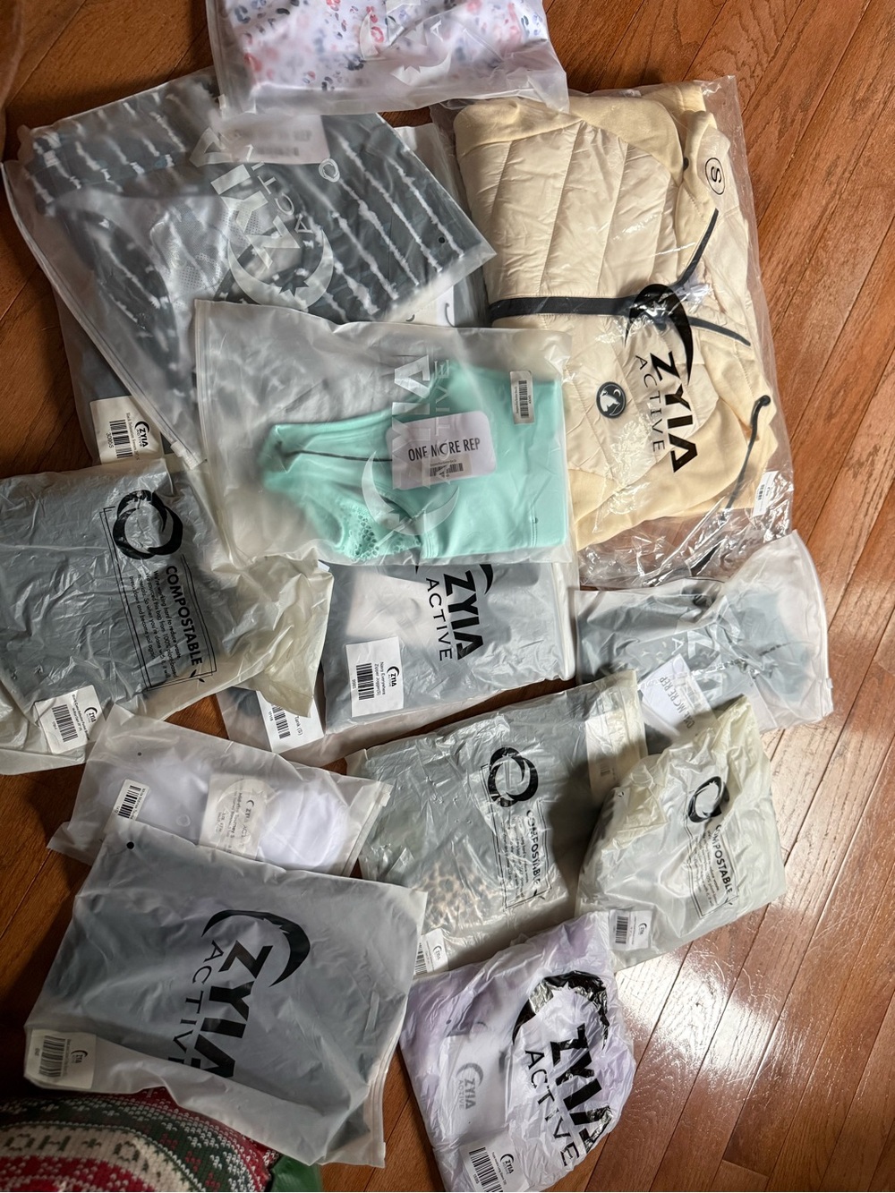 ZYIA Active lot of 36 pc brand new